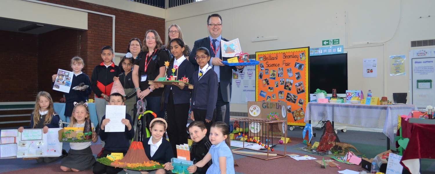 Mike Wood MP at Bromley Pensnett School to look over British Science Week projects